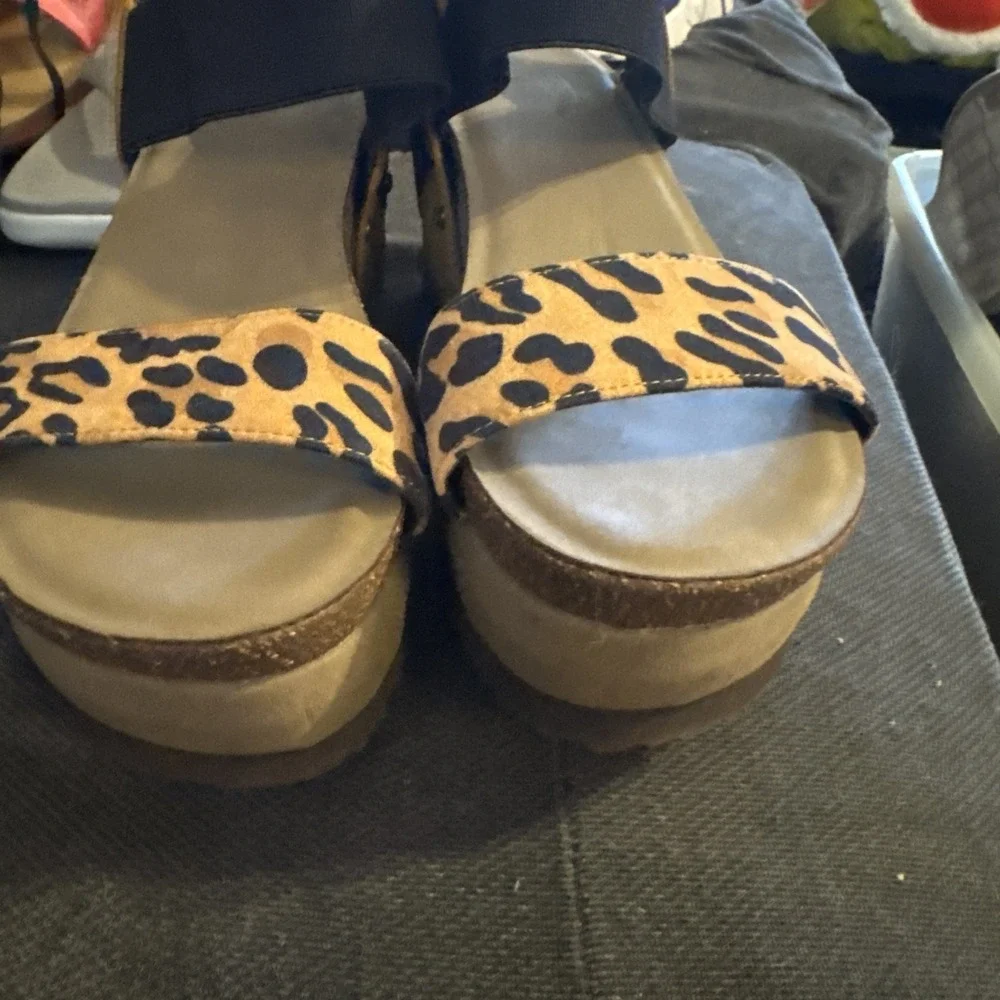Women Hokus Pokus Black/yellow Wedges Size 8.5